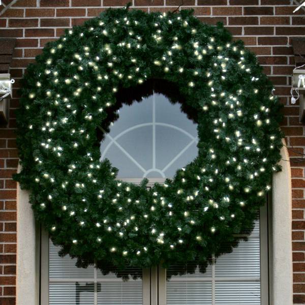 72" Sierra Fir Wreath with LED Concave Lights